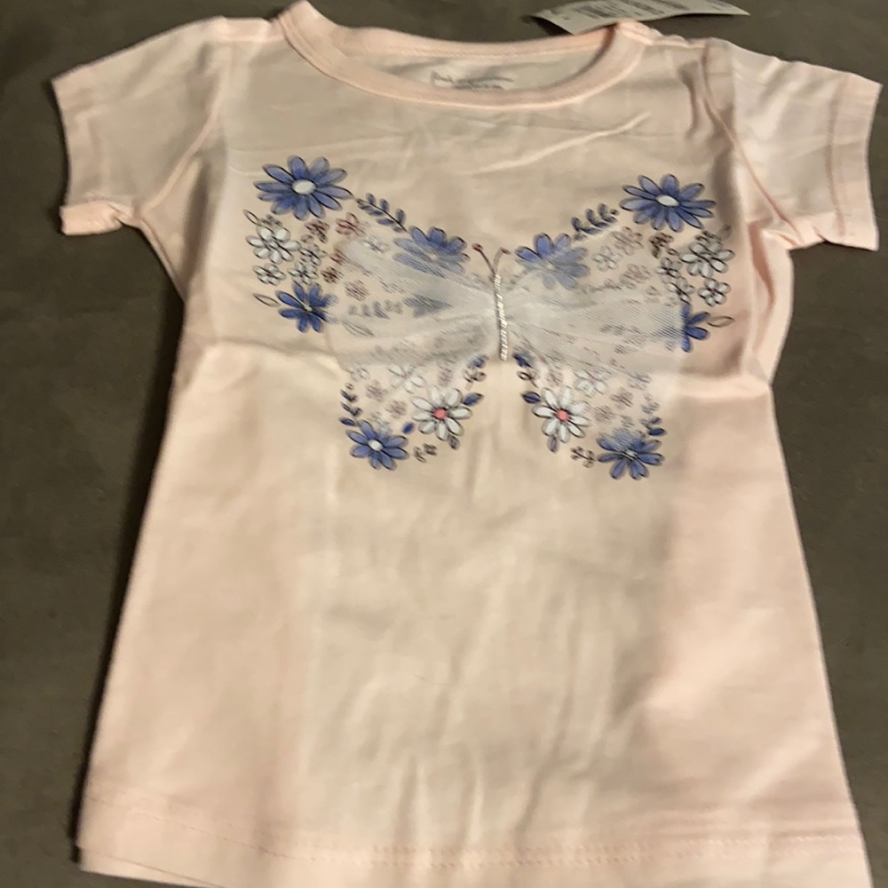 Short sleeve top with butterfly
